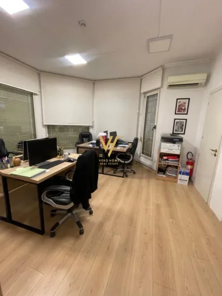 Tirane, jepet me qera Vile Kati 0, 900 m² 3.000 € (SAUK)