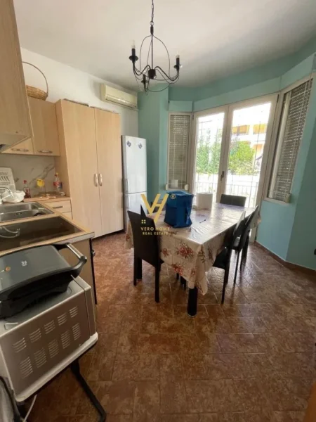 Tirane, jepet me qera Vile Kati 0, 900 m² 3.000 € (SAUK)