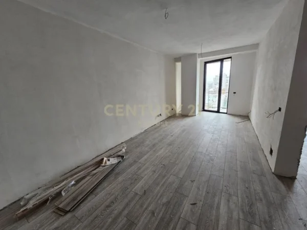 Tirane, shitet apartament 1+1 Kati 5, 75 m² 165.000 € (Mine Peza)