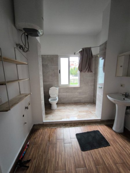 Tirane, jepet me qera apartament 1+1 Kati 2, 85 m² 380 € (kodra e priftit)
