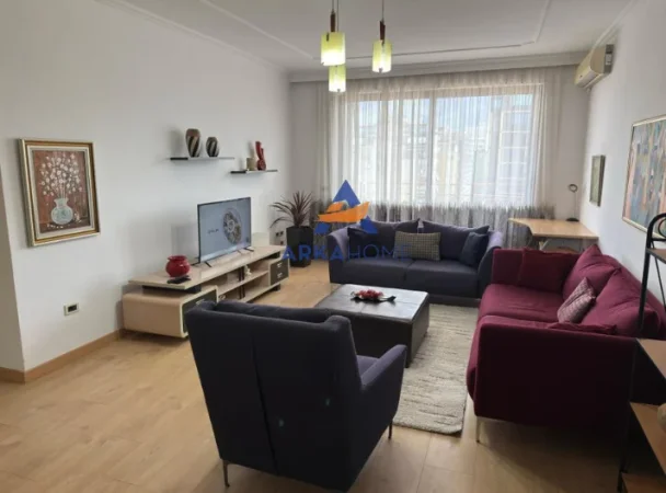 Tirane, jepet me qera apartament 2+1+Ballkon Kati 8, 145 m² 800 € (RRUGA NIKOLLA TUPE)