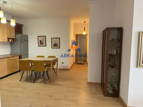 Tirane, jepet me qera apartament 2+1+Ballkon Kati 8, 145 m² 800 € (RRUGA NIKOLLA TUPE)