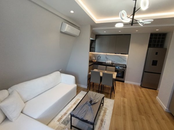 Tirane, jepet me qera apartament duplex 1+1+Aneks+Ballkon Kati 7, 80 m² 750 € (Vasil Shanto pran komunes parisit)