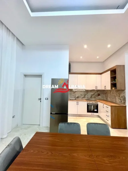 Tirane, jepet me qera apartament 2+1 , 137 m² 550 € 