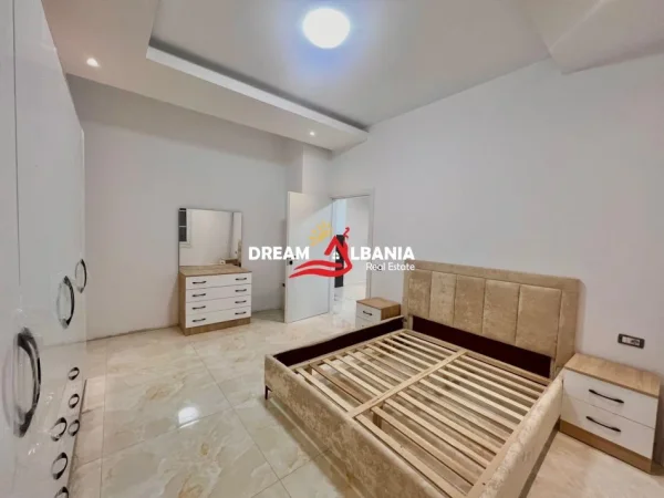 Tirane, jepet me qera apartament 2+1 , 137 m² 550 € 