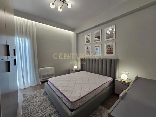 Tirane, jepet me qera apartament 3+1 Kati 1, 140 m² 1.500 € (Kopshti Botanik)