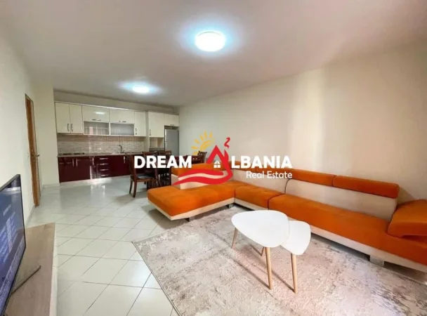 Tirane, jepet me qera apartament 2+1 , 110 m² 500 €