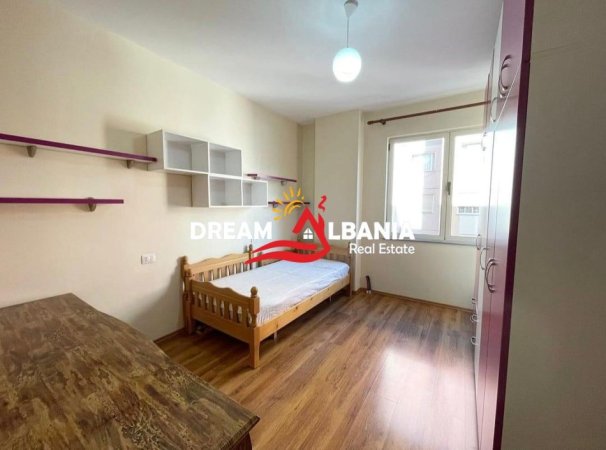 Tirane, jepet me qera apartament 2+1 , 110 m² 500 € 