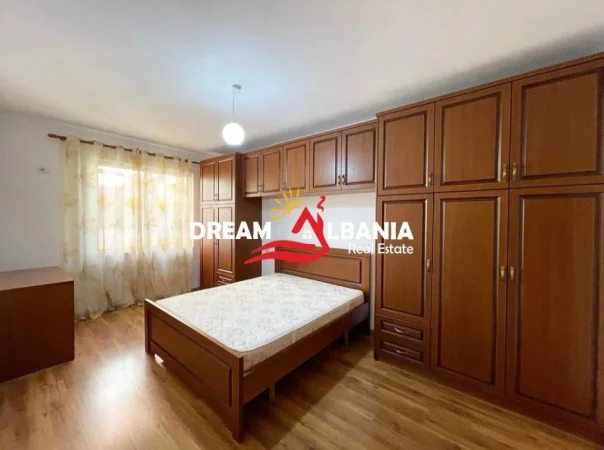 Tirane, jepet me qera apartament 2+1 , 110 m² 500 €