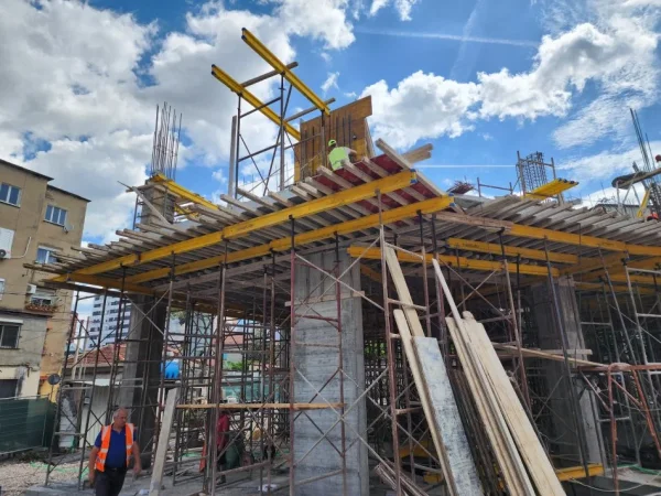 Tirane, Liste me oferta apartament 2+1+Ballkon Kati 6, 107 m² (Rruga Mihal Grameno)