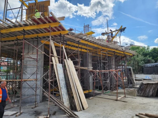 Tirane, Liste me oferta apartament 2+1+Ballkon Kati 6, 107 m² (Rruga Mihal Grameno)