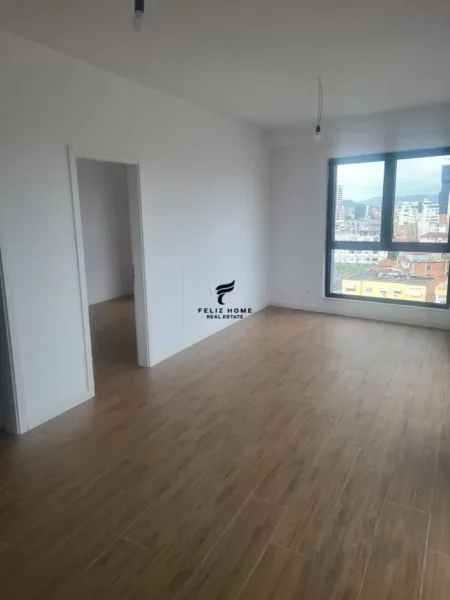 Tirane, jepet me qera zyre Kati 9, 75 m² 700 € (PAZARI I RI)