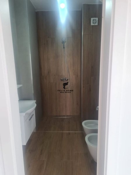 Tirane, jepet me qera apartament 2+1+Ballkon Kati 9, 75 m² 700 € (PAZARI I RI)