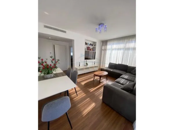 0683487469  Tirane, jepet me qera apartament 2+1+Ballkon Kati 3, 125 m² 600 € (QYTET STUDENTI)