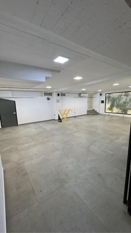 Tirane, jepet me qera zyre Kati 0, 250 m² 2.700 € (TOPTANI)