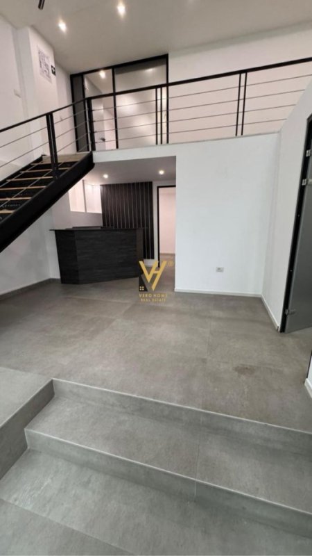 Tirane, jepet me qera zyre Kati 0, 250 m² 2.700 € (TOPTANI)