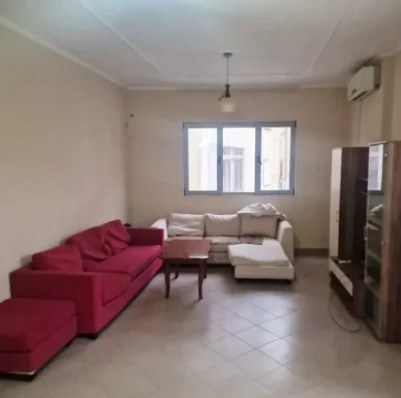 Tirane, jepet me qera shtepi 3+1 Kati 3, 150 m² 500 € (JEPET ME QERA SUPER SHTEPI 3+1 NE BRRYL Prane Farmaci Ema)