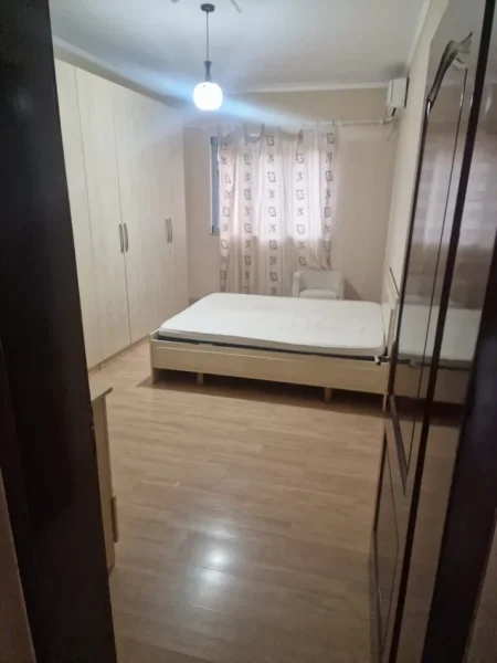 Tirane, jepet me qera shtepi 3+1 Kati 3, 150 m² 500 € (JEPET ME QERA SUPER SHTEPI 3+1 NE BRRYL Prane Farmaci Ema)