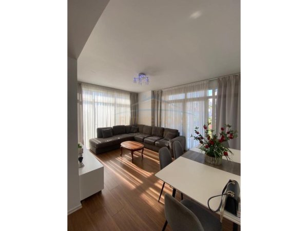Tirane, jepet me qera Vile 2+1 Kati 3, 125 m² 600 € (Qytet Studenti)