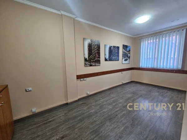 Tirane, jepet me qera zyre Kati 2, 144 m² 1.400 € (21 Dhjetori)