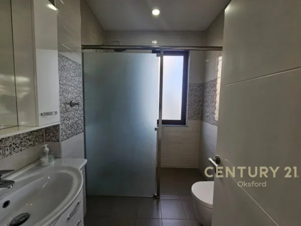 Tirane, jepet me qera zyre Kati 2, 144 m² 1.400 € (21 Dhjetori)