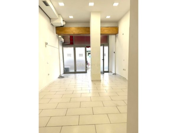 Tirane, jepet me qera dyqan Kati 0, 32 m² 500 € (Rruga Mine Peza)