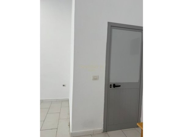 Tirane, jepet me qera dyqan Kati 0, 32 m² 500 € (Rruga Mine Peza)