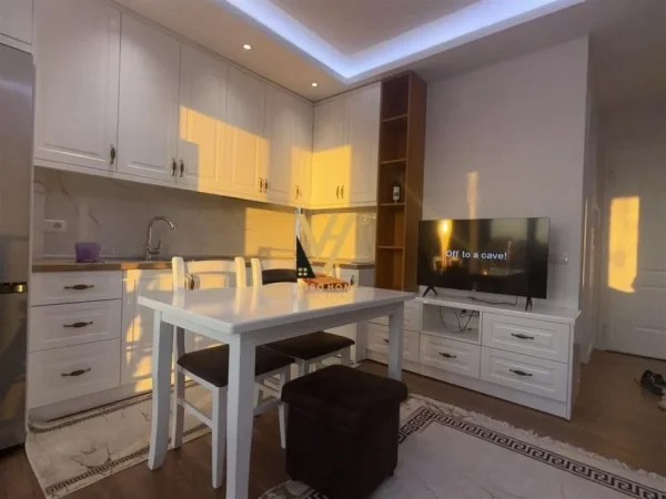 Tirane, jepet me qera apartament 2+1+Ballkon Kati 3, 75 m² 550 € (SAUK)