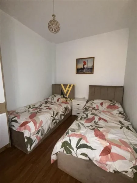 Tirane, jepet me qera apartament 2+1+Ballkon Kati 3, 75 m² 550 € (SAUK)