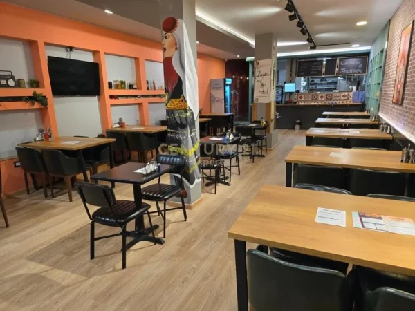 Tirane, shitet bar-resorant Kati 0, 130 m² (rruga e durresit)