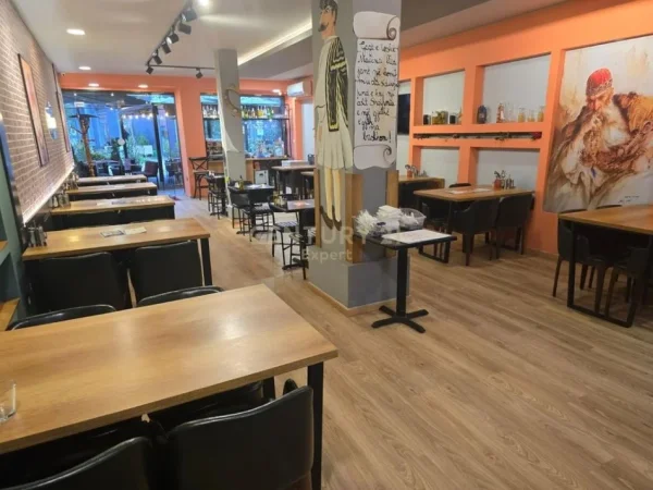 Tirane, shitet bar-resorant Kati 0, 130 m² (rruga e durresit)
