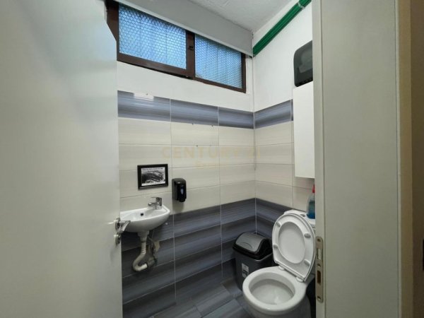 Tirane, shitet lokal Kati 0, 130 m² (RRUGEN E DURRESIT)