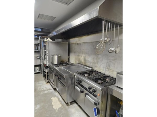Tirane, shitet lokal Kati 0, 130 m² (RRUGEN E DURRESIT)