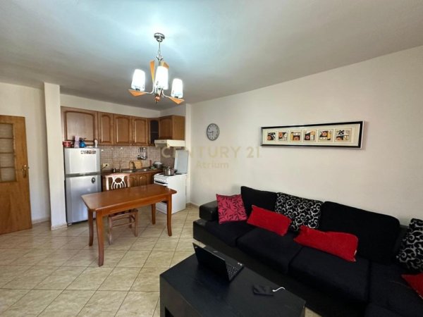 Tirane, jepet me qera apartament 2+1 Kati 5, 59 m² 500 € (brryl)