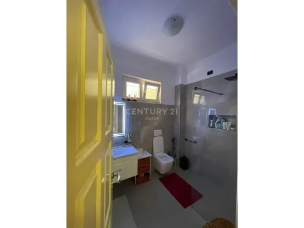 Tirane, jepet me qera apartament 2+1 Kati 5, 59 m² 500 € (brryl)