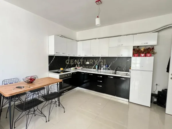 Tirane, jepet me qera apartament 2+1 Kati 5, 59 m² 500 € (brryl)