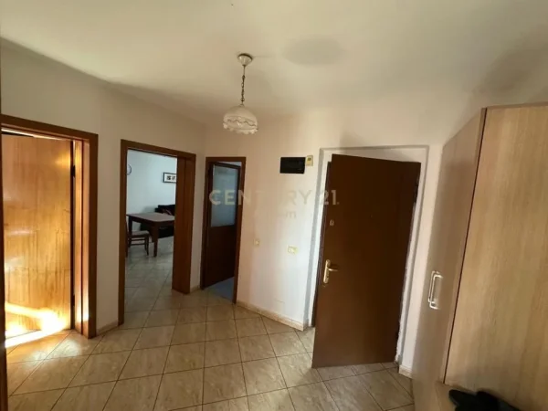 Tirane, jepet me qera apartament 2+1 Kati 5, 59 m² 500 € (brryl)