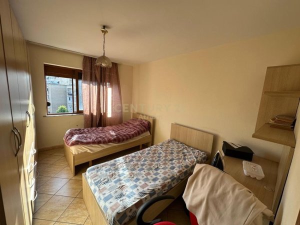 Tirane, jepet me qera apartament 2+1 Kati 5, 59 m² 500 € (brryl)