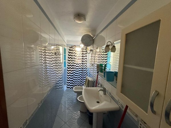 Tirane, jepet me qera apartament 2+1 Kati 5, 59 m² 500 € (brryl)