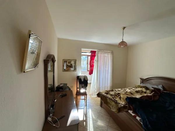 Tirane, jepet me qera apartament 2+1 Kati 5, 59 m² 500 € (brryl)