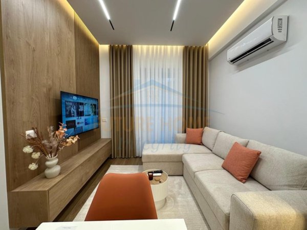 Tirane, jepet me qera apartament 1+1 Kati 3, 45 m² 400 € (Rezidenca OXA)