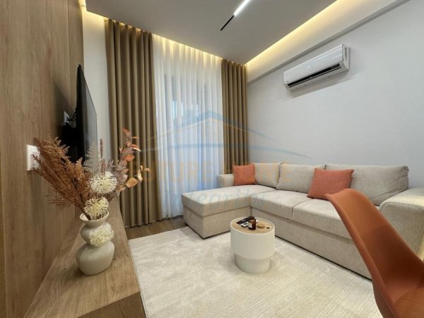 Tirane, jepet me qera apartament 1+1 Kati 3, 45 m² 400 € (Rezidenca OXA)