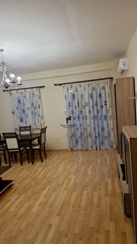 Tirane, jepet me qera apartament 2+1+Ballkon Kati 3, 94 m² 550 € (KOPSHTI BOTANIK)
