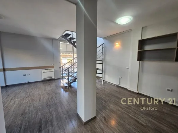 Tirane, jepet me qera zyre Kati 2, 144 m² 1.400 € (21 dhjetori)