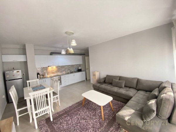 Tirane, jepet me qera apartament 2+1 , 88 m² 600 € (Don Bosko)