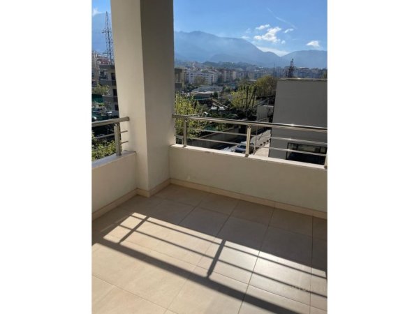 Tirane, jepet me qera 3+1+Ballkon Kati 2, 140 m² 750 € (kinostudio)