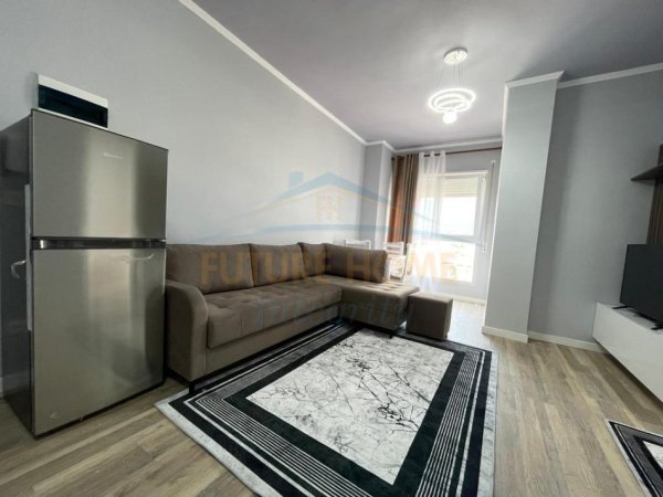 Tirane, jepet me qera apartament 1+1 , 47 m² 500 € (5 Maji)