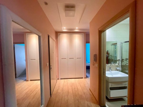 Tirane, jepet me qera apartament 3+1+Aneks+Ballkon Kati 1, 140 m² 900 € (Rruga Karl Gega)