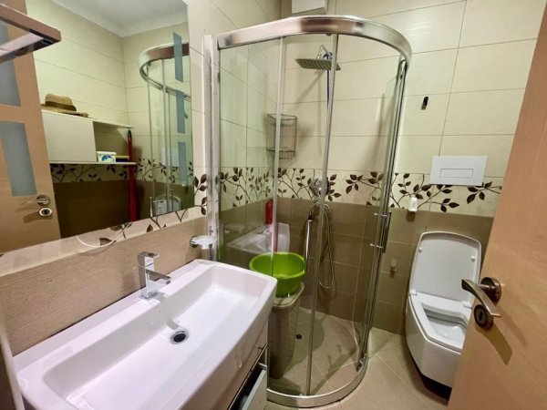 Tirane, jepet me qera apartament 3+1+Aneks+Ballkon Kati 1, 140 m² 900 € (Rruga Karl Gega)