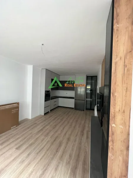 Tirane, shitet apartament 2+1+post Parkimi Kati 2, 92 m² 130.000 € (Univers City)